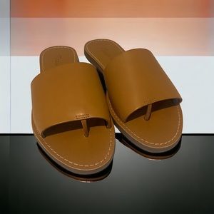 Never worn Women’s size 6.5 sandals by Madewell